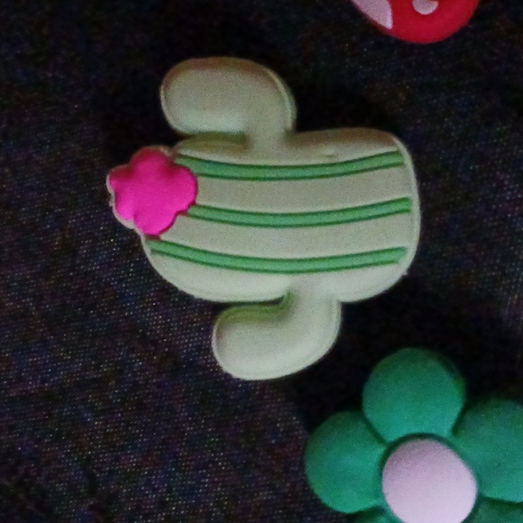 Girlie croc accessory - Picture 3 of 5